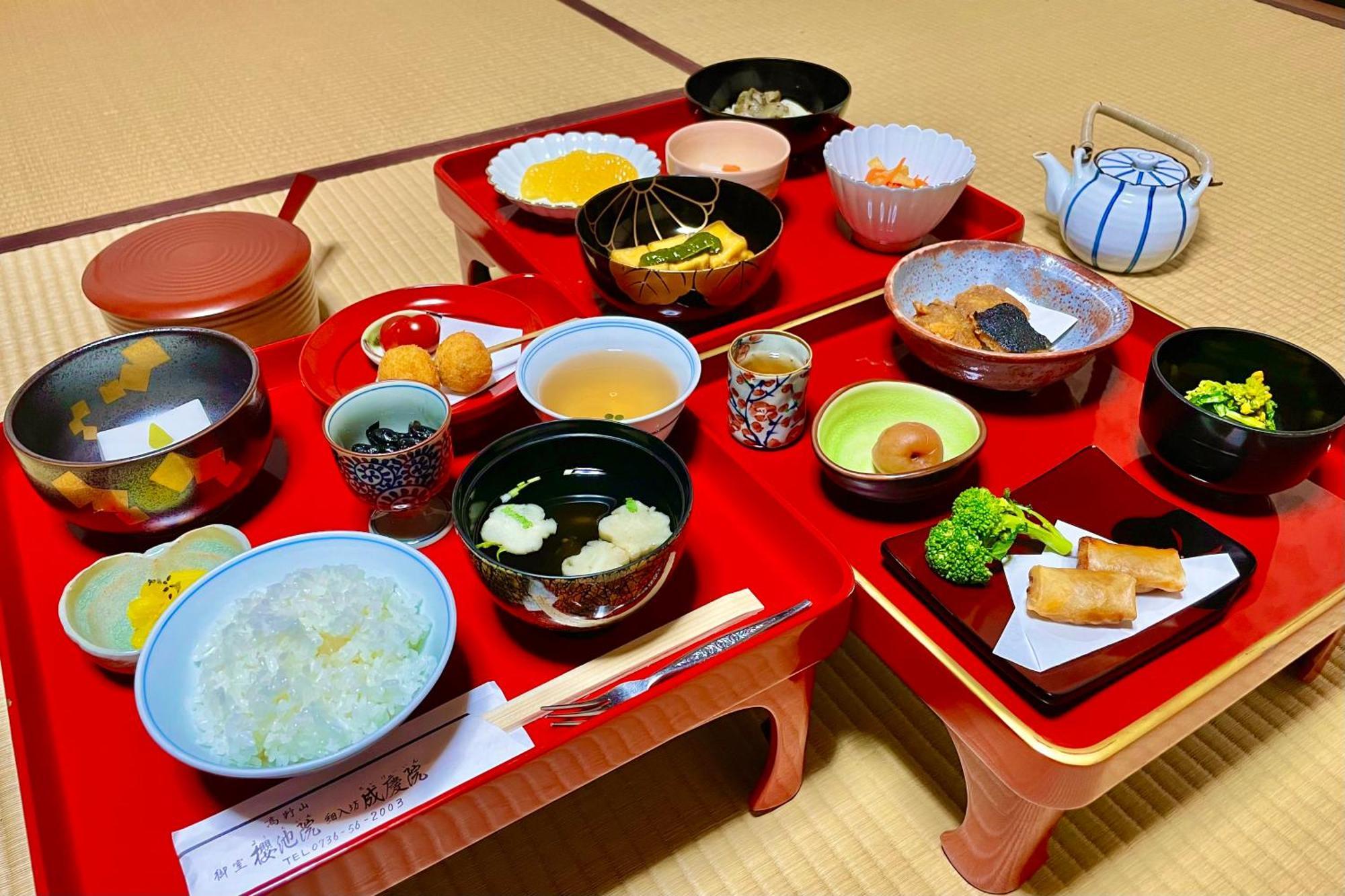 Koyasan Shukubo Yochiin Hotel Bagian luar foto