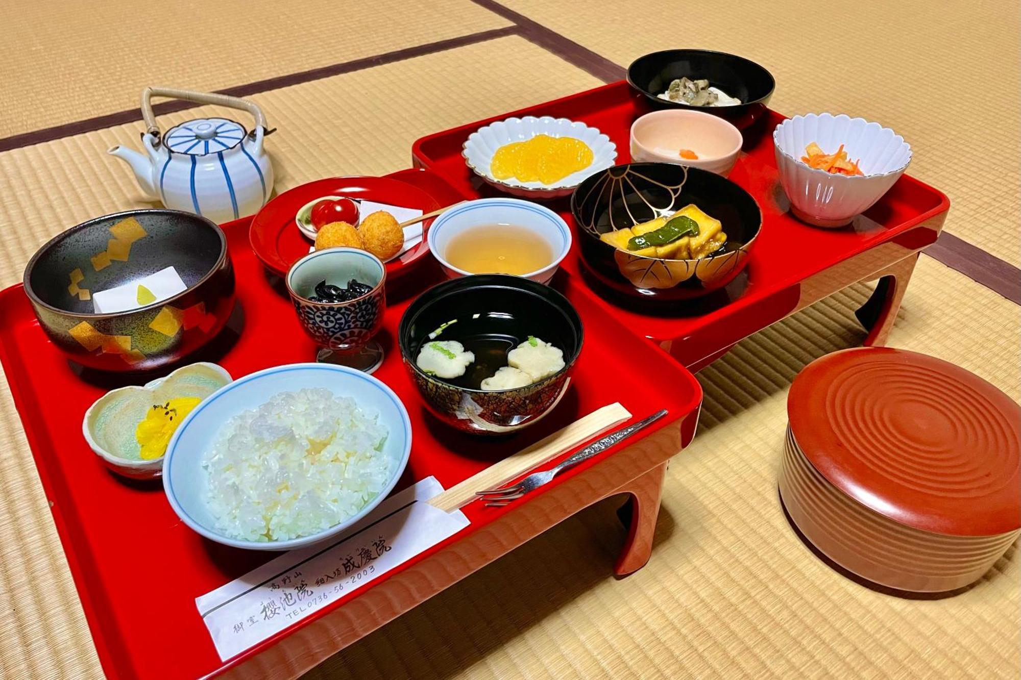 Koyasan Shukubo Yochiin Hotel Bagian luar foto
